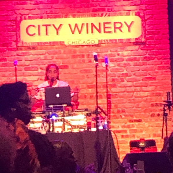 รูปภาพถ่ายที่ City Winery Chicago โดย Curtis T. เมื่อ 8/29/2019