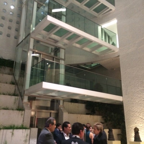 Foto diambil di Botschaft von Mexiko | Embajada De Mexico oleh Saul A. pada 3/7/2014
