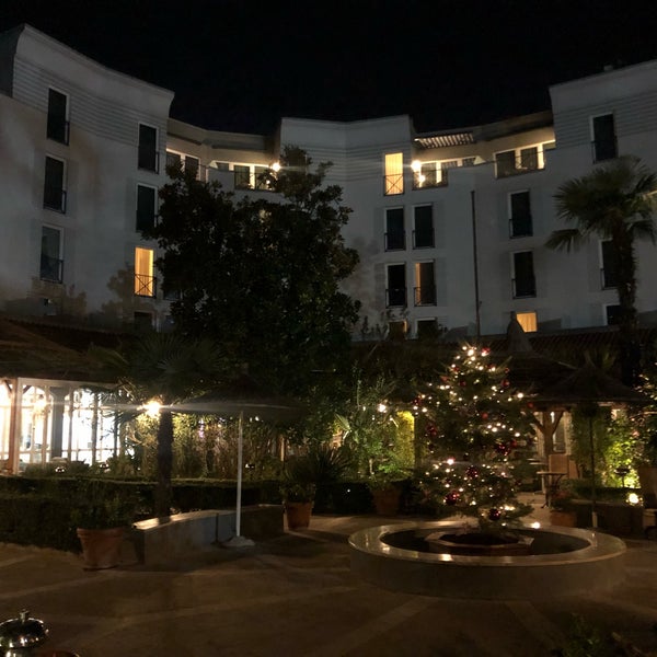 รูปภาพถ่ายที่ Rogner Hotel Tirana โดย E F. เมื่อ 12/12/2018