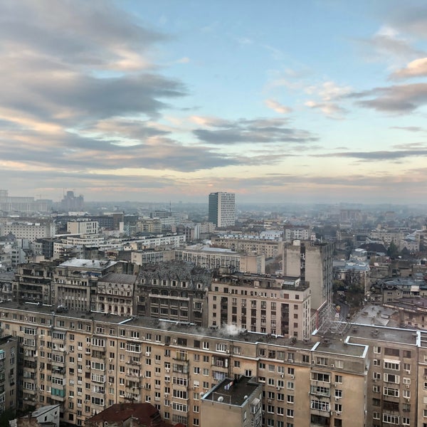 Foto diambil di Sheraton Bucharest Hotel oleh E F. pada 11/15/2018