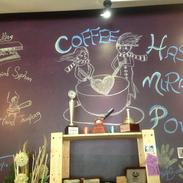 Photo taken at Top Brew Coffee Bar by Wei Wei W. on 5/11/2013