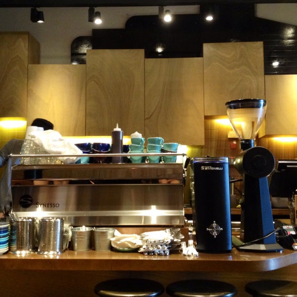 12/28/2014 tarihinde Kerry K.ziyaretçi tarafından Department Of Caffeine (D.O.C)'de çekilen fotoğraf
