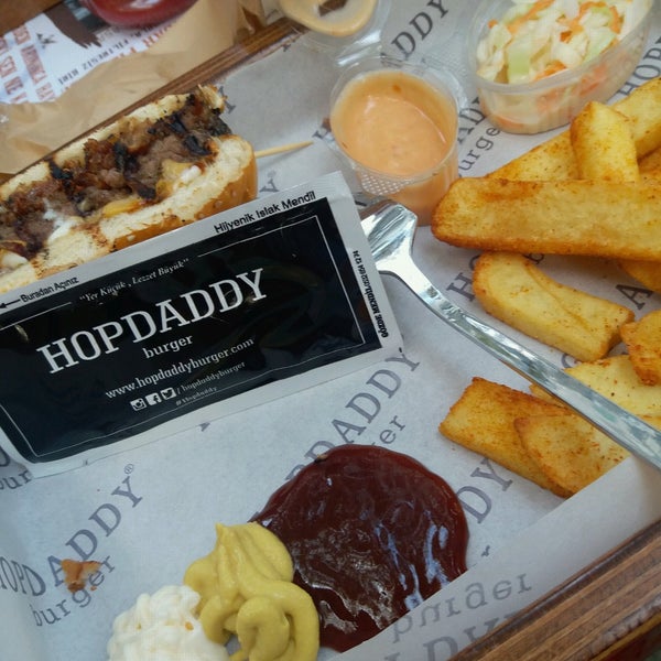 รูปภาพถ่ายที่ Hopdaddy Burger โดย Elif T. เมื่อ 10/28/2020