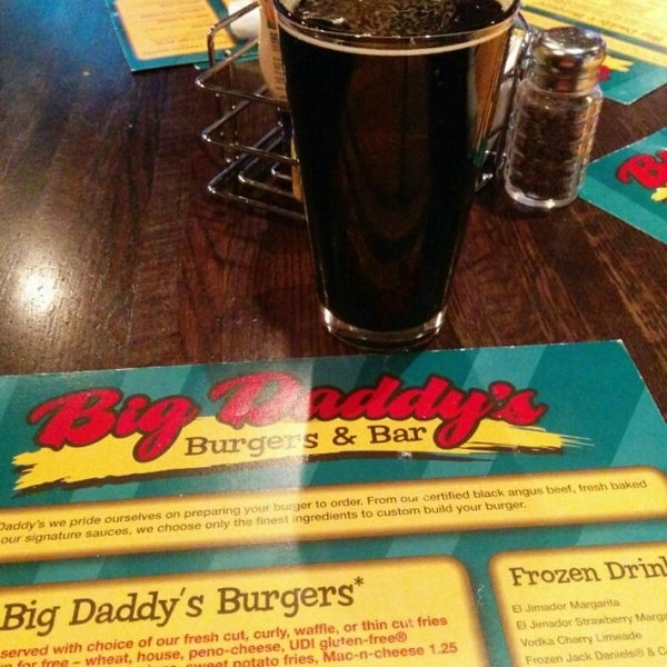 9/13/2015 tarihinde John B.ziyaretçi tarafından Big Daddy’s Burgers &amp; Bar'de çekilen fotoğraf