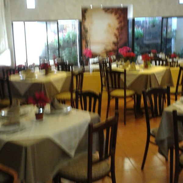 Foto diambil di Restaurante La Romería oleh Lau B. pada 12/7/2014