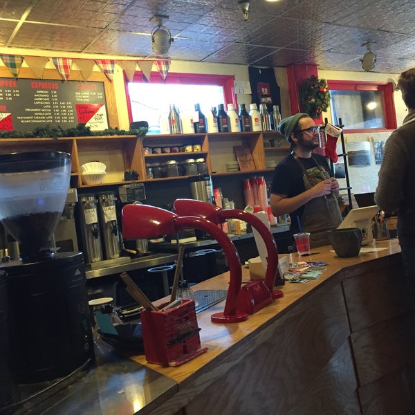 12/17/2015 tarihinde Neil C.ziyaretçi tarafından Augie&#39;s Coffee House'de çekilen fotoğraf