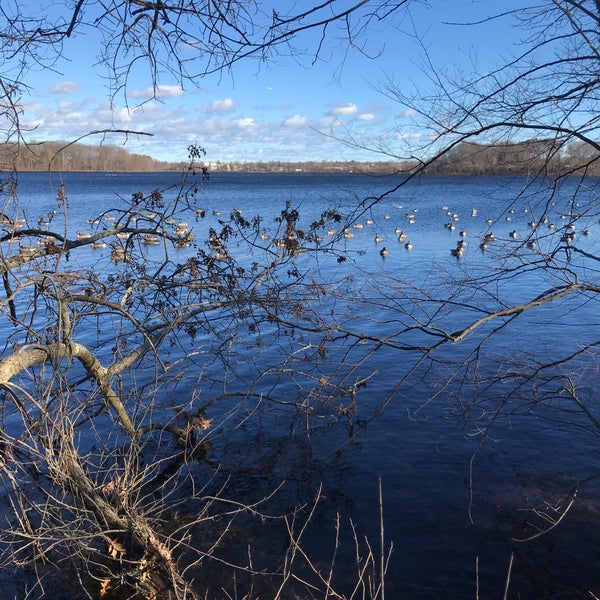 Foto diambil di Fresh Pond Reservation oleh Monica S. pada 1/1/2019