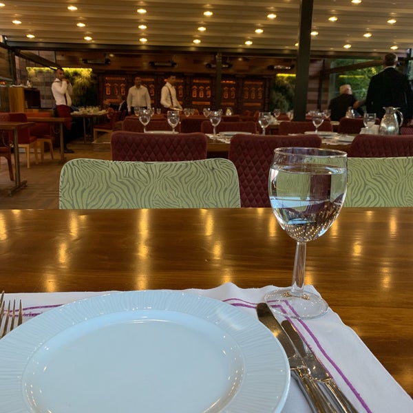 Das Foto wurde bei Kile Restaurant von İlyas K. am 9/11/2019 aufgenommen