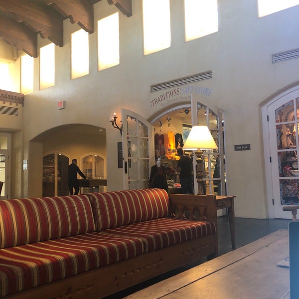 Photo taken at Hotel Albuquerque at Old Town by Mario 😎 on 11/5/2018