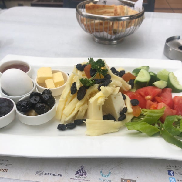 10/8/2018 tarihinde Vehbi S.ziyaretçi tarafından Mihri Restaurant &amp; Cafe'de çekilen fotoğraf
