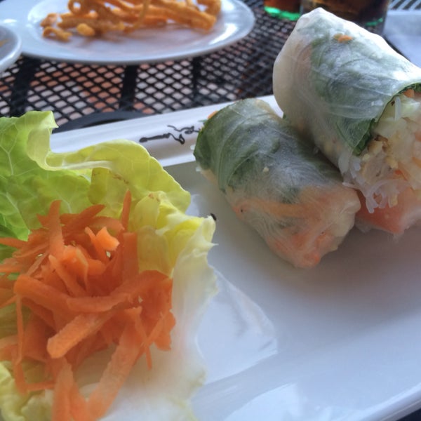 El mejor en comida asiática de Mérida, sabor delicioso, porciones abundantes a excelentes precios, servicio super atento. Rollos vietnamitas!! La terraza esta muy agradable en estos meses fríos.