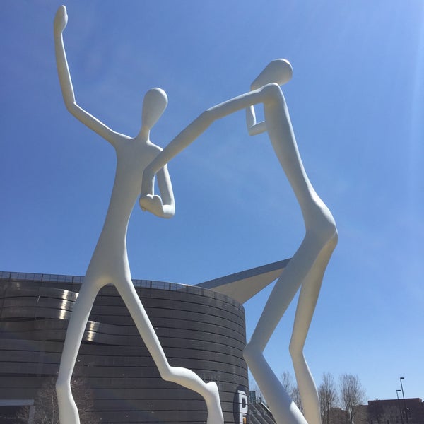 Скульптура в ресторане