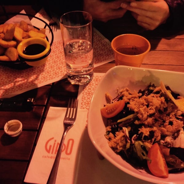 Foto diambil di Gippo Cafe &amp; Brasserie oleh 👑👑👑İSMAİL G. pada 1/18/2015