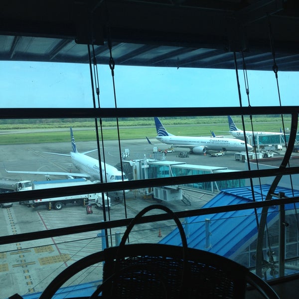 4/29/2013 tarihinde Mariana R.ziyaretçi tarafından Tocumen Uluslararası Havalimanı (PTY)'de çekilen fotoğraf