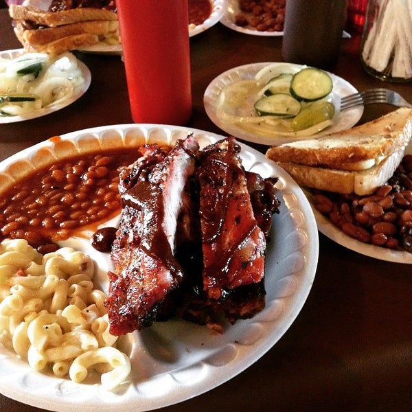 Photo taken at Leo&#39;s Barbecue by Tommy Y. on 4/4/2015