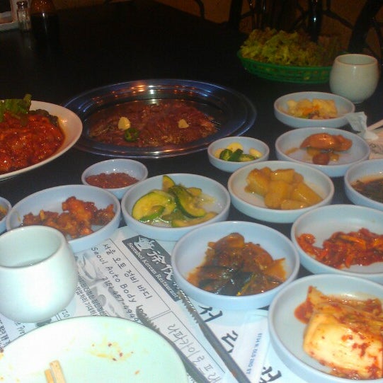 Foto diambil di Seorabol Korean Restaurant oleh Dontae L. pada 8/22/2013