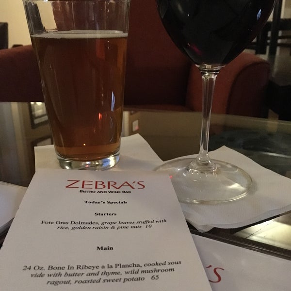 รูปภาพถ่ายที่ Zebra&#39;s Bistro And Wine Bar โดย Tania R. เมื่อ 10/18/2015