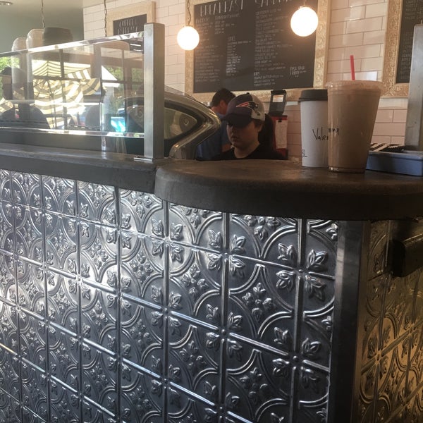 Foto tomada en The Coffee Shop at Agritopia  por Tania R. el 9/28/2017
