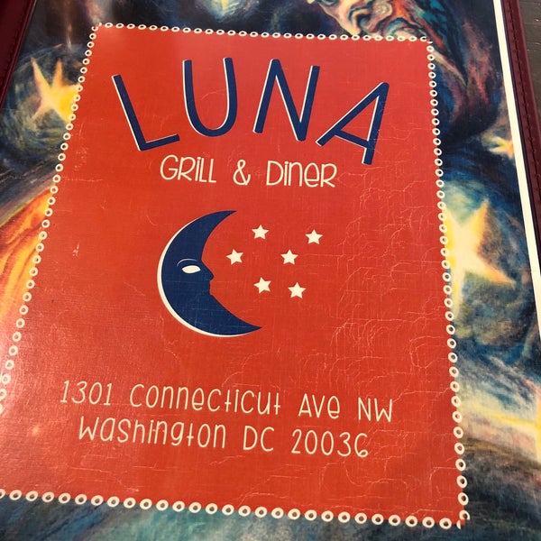 Foto tomada en Luna Grill &amp; Diner  por Larry F. el 5/5/2018