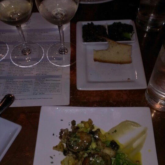 Foto diambil di First Crush Restaurant &amp; Wine Bar oleh Kamiko O. pada 12/30/2013