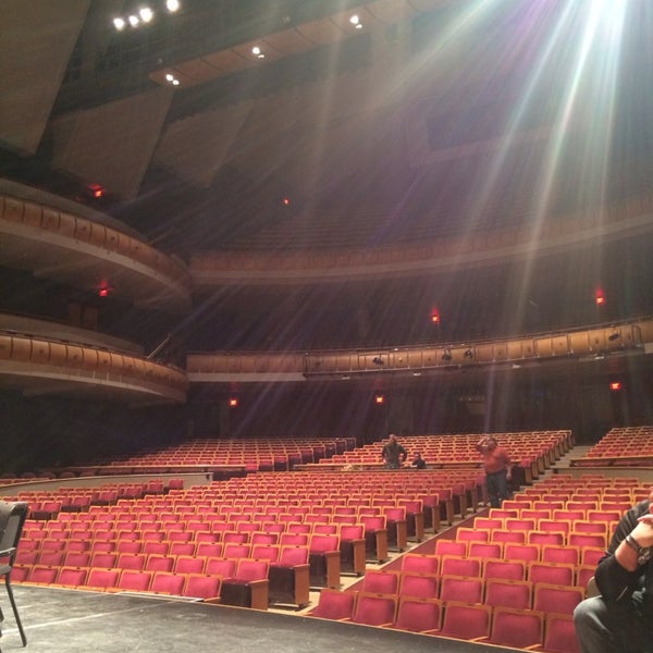 Foto tirada no(a) Weidner Center for the Performing Arts por Jamie R. em 3/6/2014