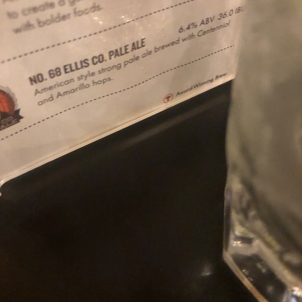 Das Foto wurde bei Gellas Diner &amp; Lb. Brewing Co. von shea s. am 8/19/2019 aufgenommen