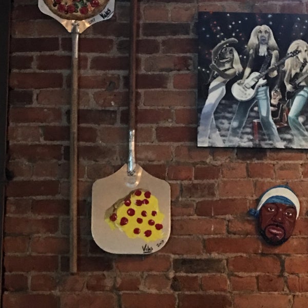 2/24/2018 tarihinde Steve G.ziyaretçi tarafından Yellow Brick Pizza'de çekilen fotoğraf