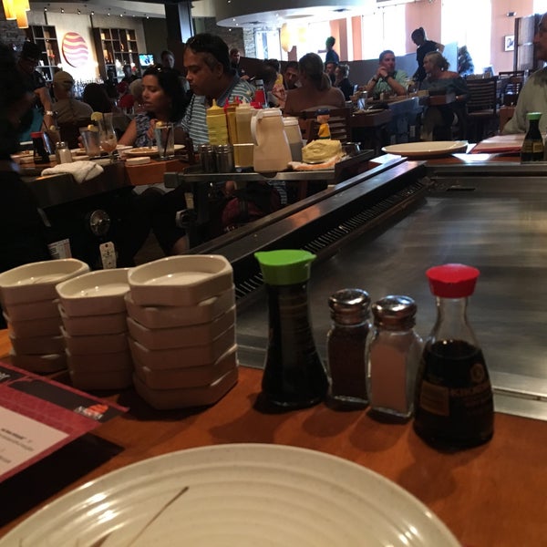 Foto tirada no(a) Nagoya Japanese Steakhouse &amp; Sushi por Matthew B. em 6/25/2016