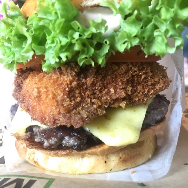 Снимок сделан в Jamy&#39;s Burger пользователем Simeon U. 1/24/2018