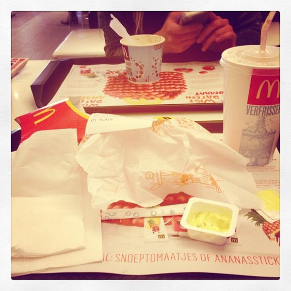 Foto diambil di McDonald&#39;s oleh Martin B. pada 11/5/2012