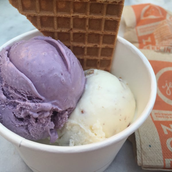 Das Foto wurde bei Jeni&#39;s Splendid Ice Creams von Lisa am 9/16/2015 aufgenommen