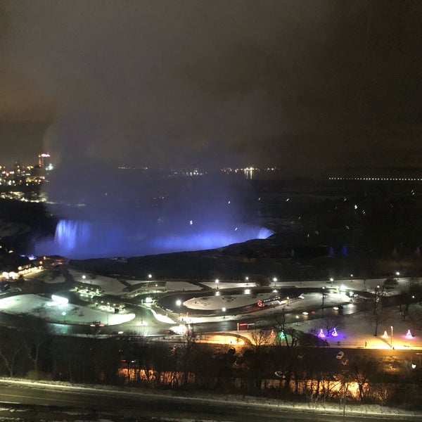 Foto diambil di Niagara Falls Marriott on the Falls oleh Seungwoo N. pada 12/1/2018