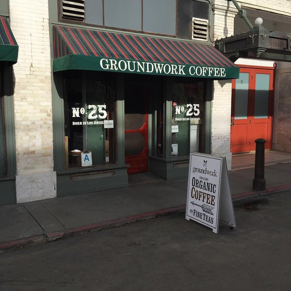 รูปภาพถ่ายที่ Groundwork Coffee โดย finnious f. เมื่อ 12/6/2015