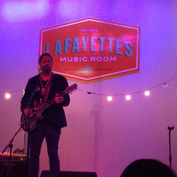 Снимок сделан в Lafayette&#39;s Music Room пользователем finnious f. 8/13/2015