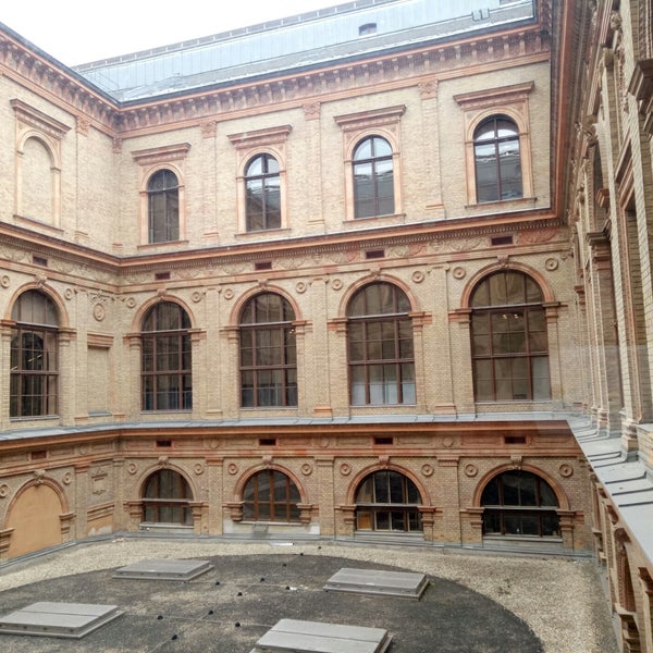 6/9/2018 tarihinde Ivan D.ziyaretçi tarafından Universität Wien'de çekilen fotoğraf