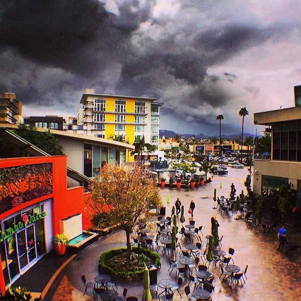 Foto tomada en West Hollywood Gateway  por Nathan R. el 3/1/2014