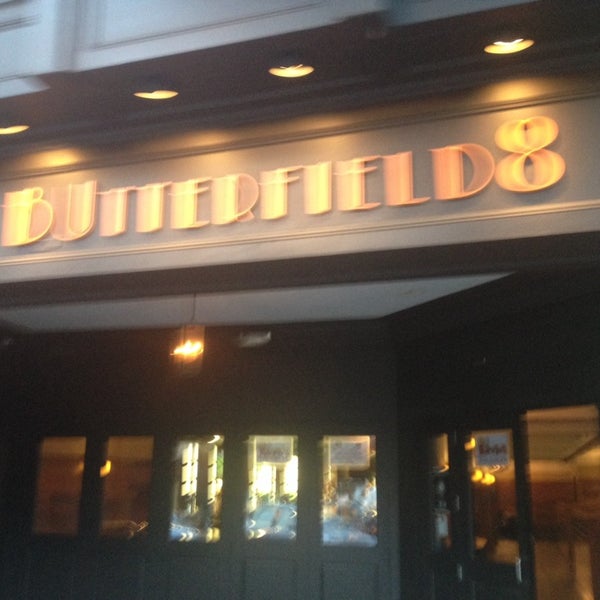 รูปภาพถ่ายที่ Butterfield 8 Restaurant &amp; Lounge โดย Amy A. เมื่อ 7/13/2014
