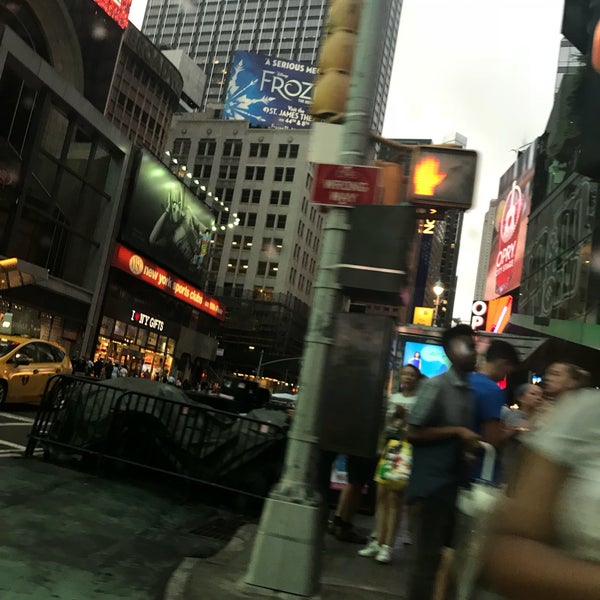 Foto tirada no(a) Novotel New York Times Square por Amy A. em 7/17/2018