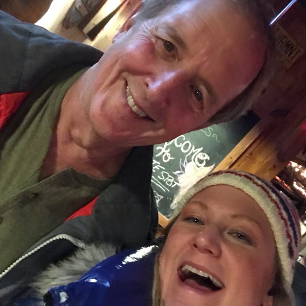 12/1/2019 tarihinde Amy A.ziyaretçi tarafından Outback Pizza'de çekilen fotoğraf