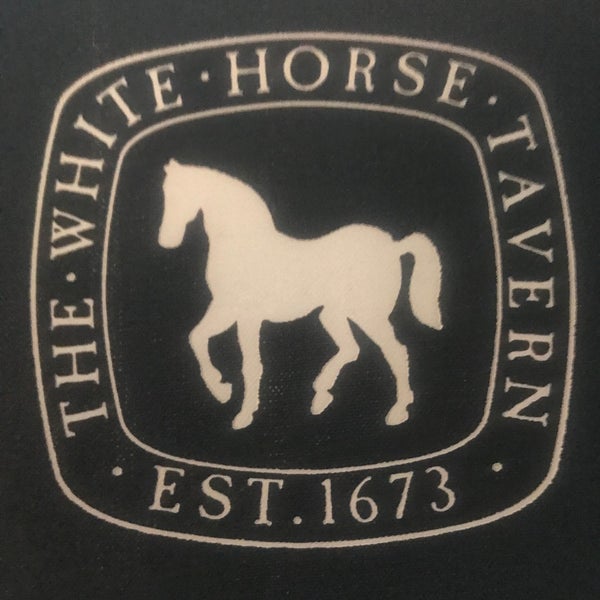 รูปภาพถ่ายที่ The White Horse Tavern โดย Amy A. เมื่อ 8/14/2021