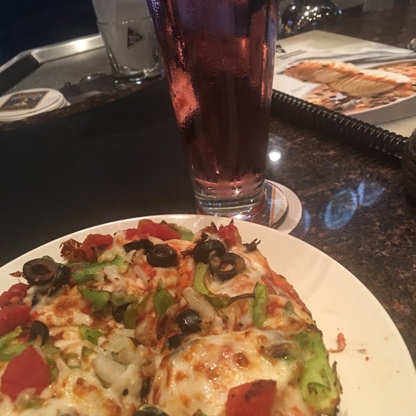Photo taken at BJ&#39;s Restaurant &amp; Brewhouse by Nia M. on 10/13/2017