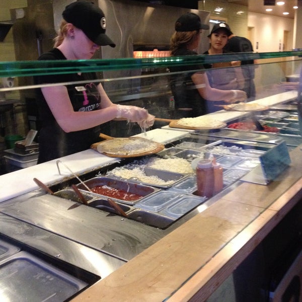 Photo taken at Pieology Pizzeria by Gussy H. on 3/24/2015