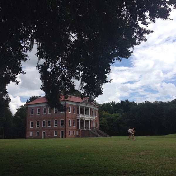 Photo taken at Drayton Hall by Cherry L. on 8/30/2014
