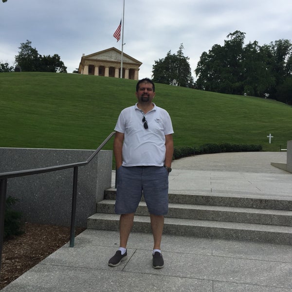 8/23/2017 tarihinde Huseyin K.ziyaretçi tarafından Arlington House'de çekilen fotoğraf
