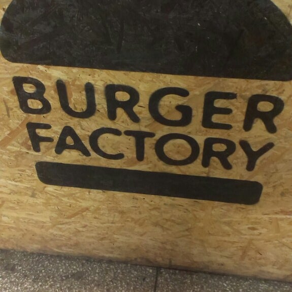 Photo taken at Burger Factory by Tomasz K. on 2/10/2014
