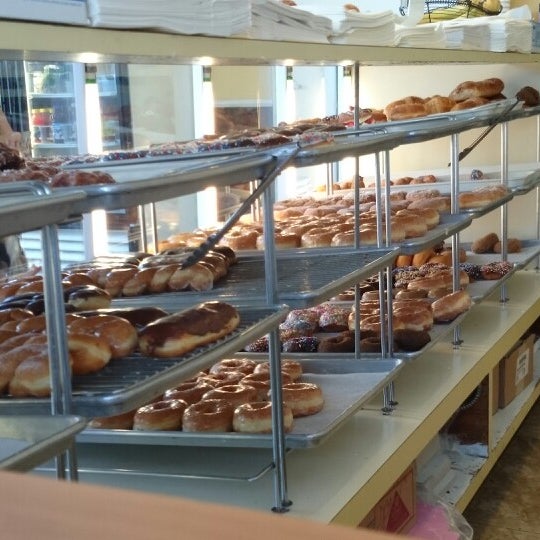 Foto diambil di Spudnuts Donuts oleh Tony M. pada 6/15/2014