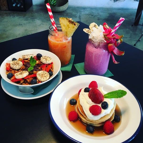 delicious brunches, fruity cocktails and juices, modern and spacious interior, friendly stuff👌🏼