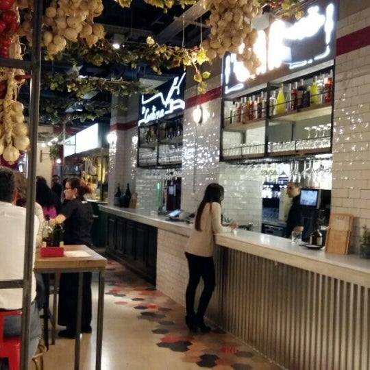 4/23/2015에 LAURA A.님이 Davita Italian Gastro Market에서 찍은 사진