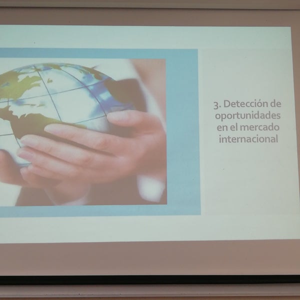 รูปภาพถ่ายที่ UNAM Facultad de Contaduría y Administración โดย Alejandra G. เมื่อ 10/13/2018