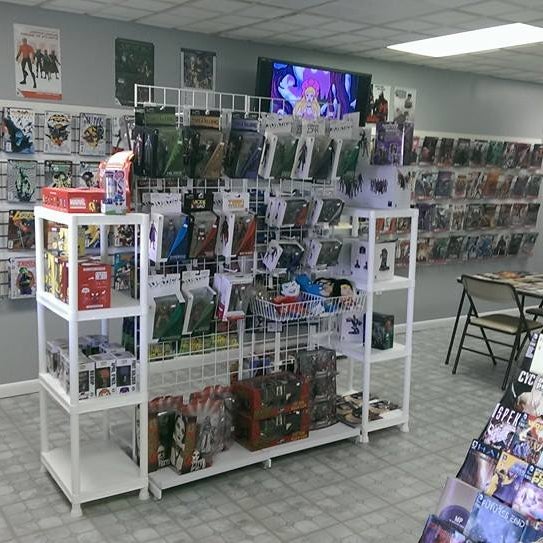 รูปภาพถ่ายที่ The Comics Closet โดย The Comics Closet เมื่อ 11/30/2014